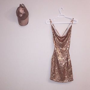 NWOT ✨🌟✨Small Rose Gold Sequenced Backless Dress